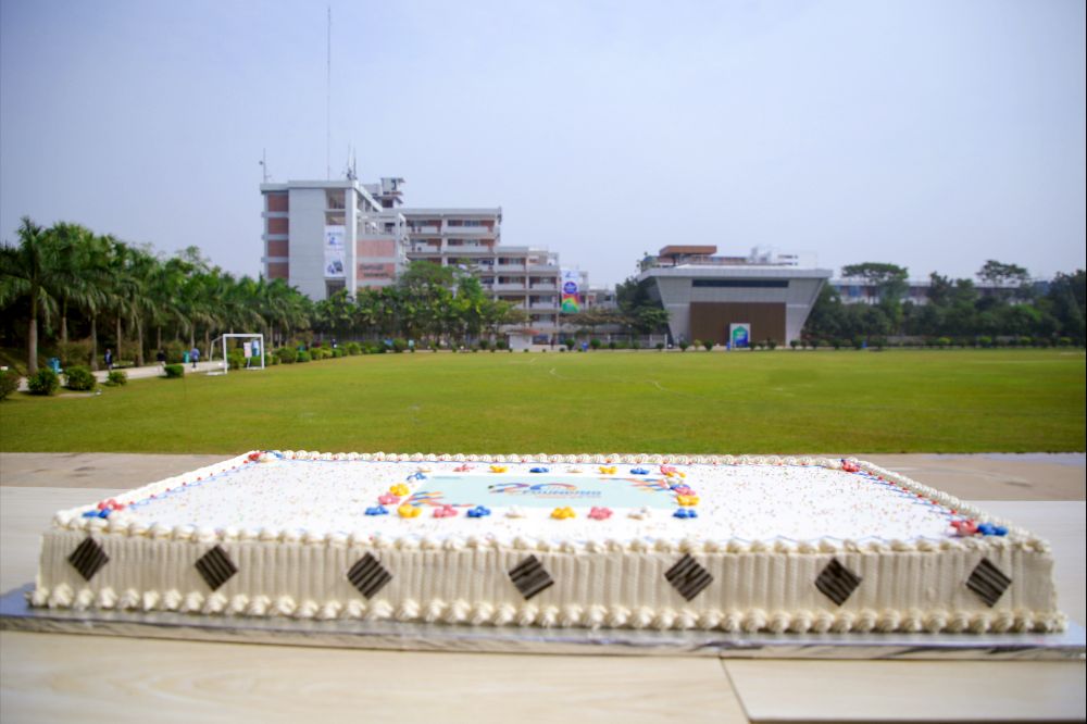 Green campus grounds with students